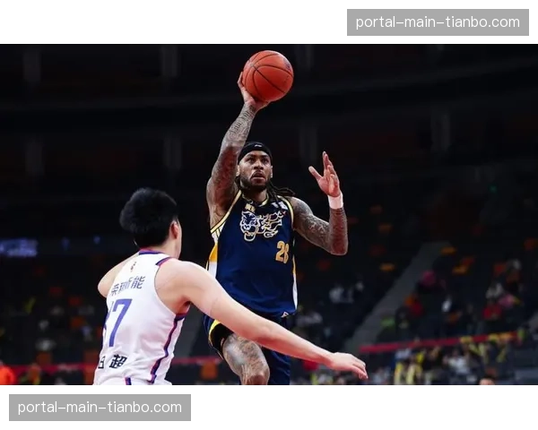 广东宏远阵容纸面实力豪华，但内线短板成争冠最大障碍